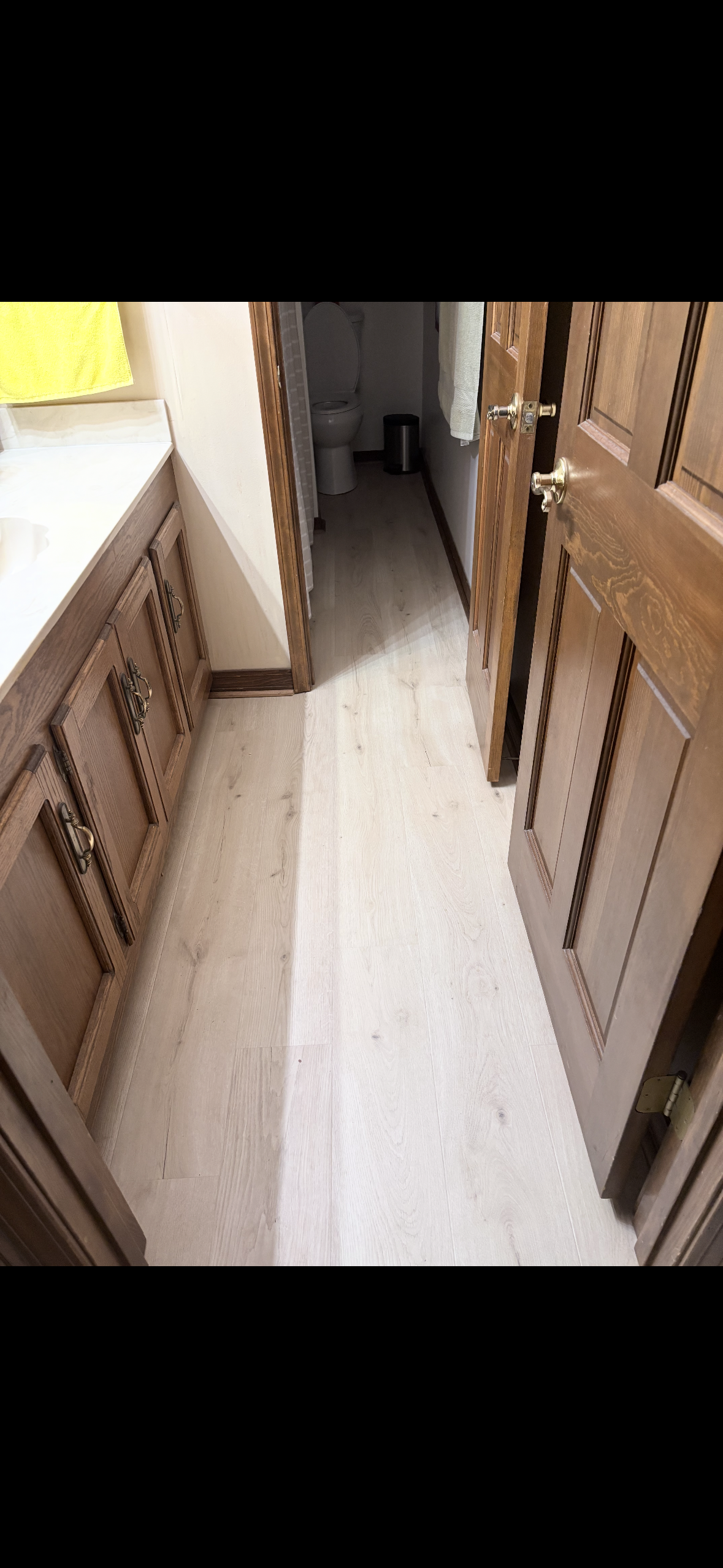 Clean vinyl plank flooring installation in bathroom